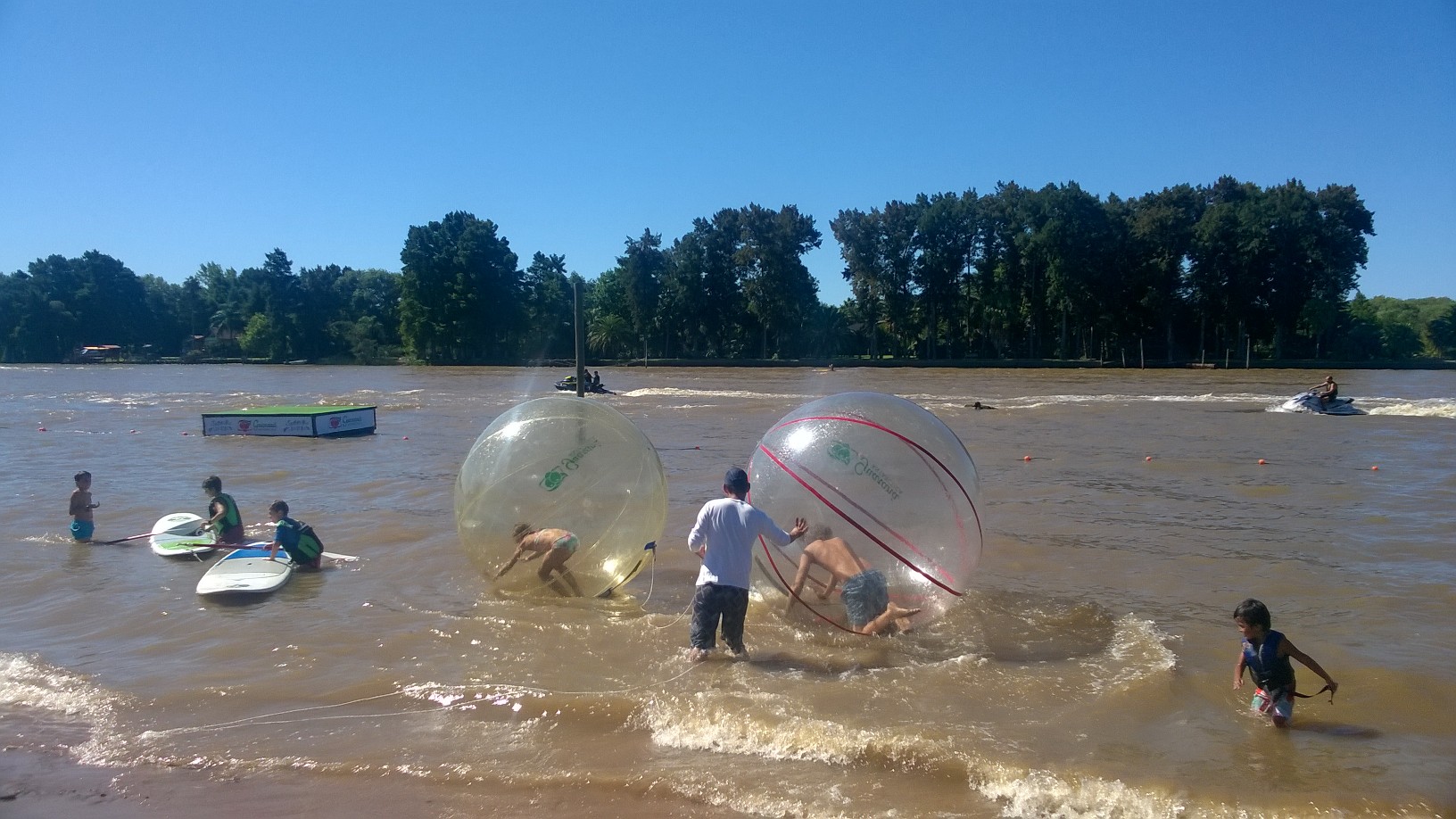 Juevos para Evento Guaraná Antartica